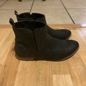 Harlow ankle boots
